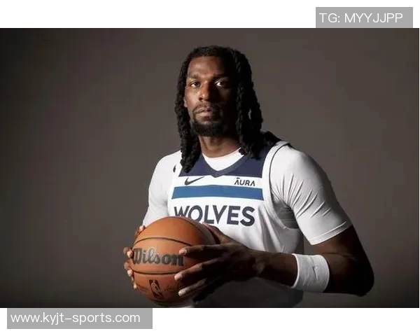 里德表现出色但仍需提升11投7中斩获18分7篮板2助攻1抢断1盖帽三分球命中率待加强