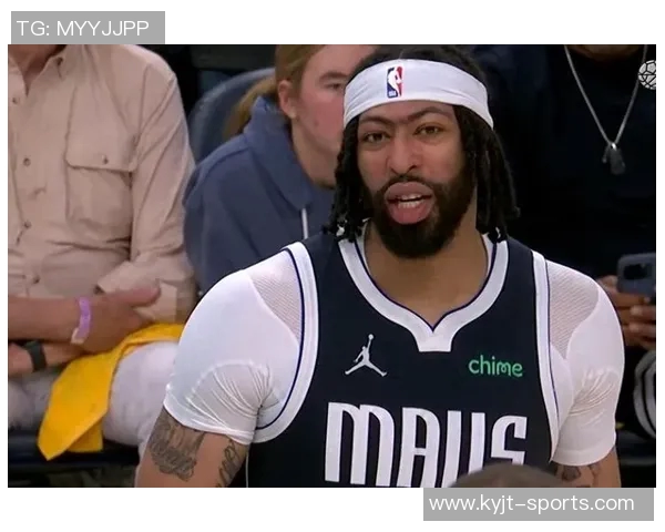 浓眉赛前训练状态良好左臂吊带固定手缠绷带展现积极心态